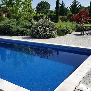 Avec Piscine, Classe 3 Etoiles, De 42 M2 Confort Au Calme Pour Un Couple France